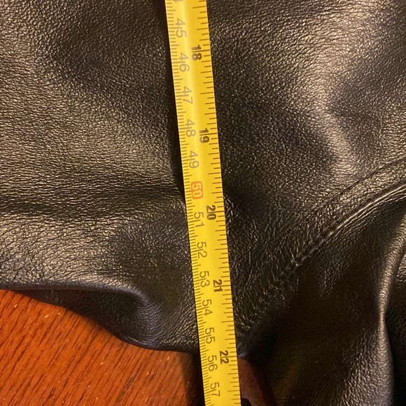 Beautiful button up/belted ladies leather jacket. Size 12 by Together. - Picture 5 of 6